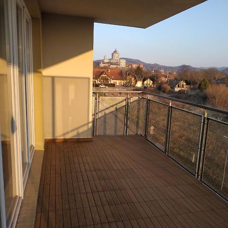 Apartman One To One Štúrovo Zewnętrze zdjęcie