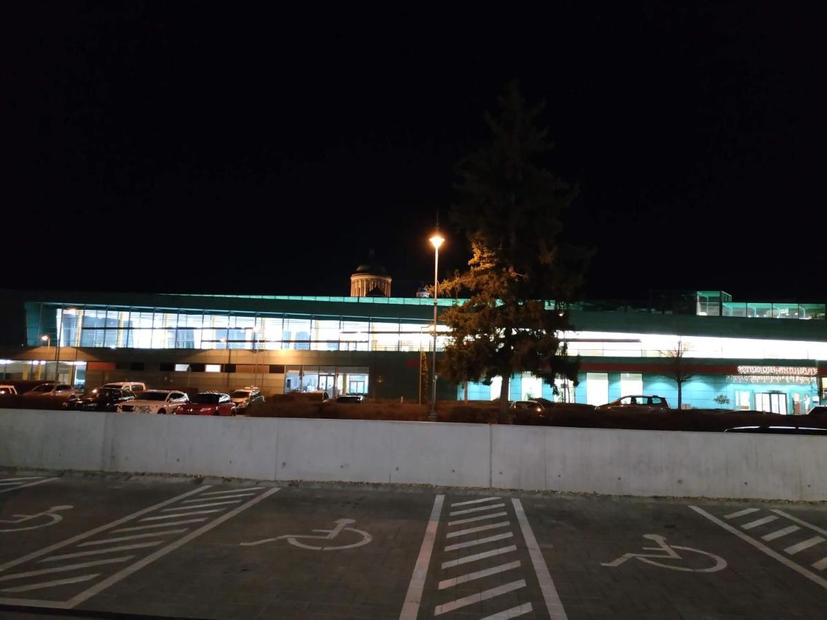 Apartman One To One Štúrovo Zewnętrze zdjęcie