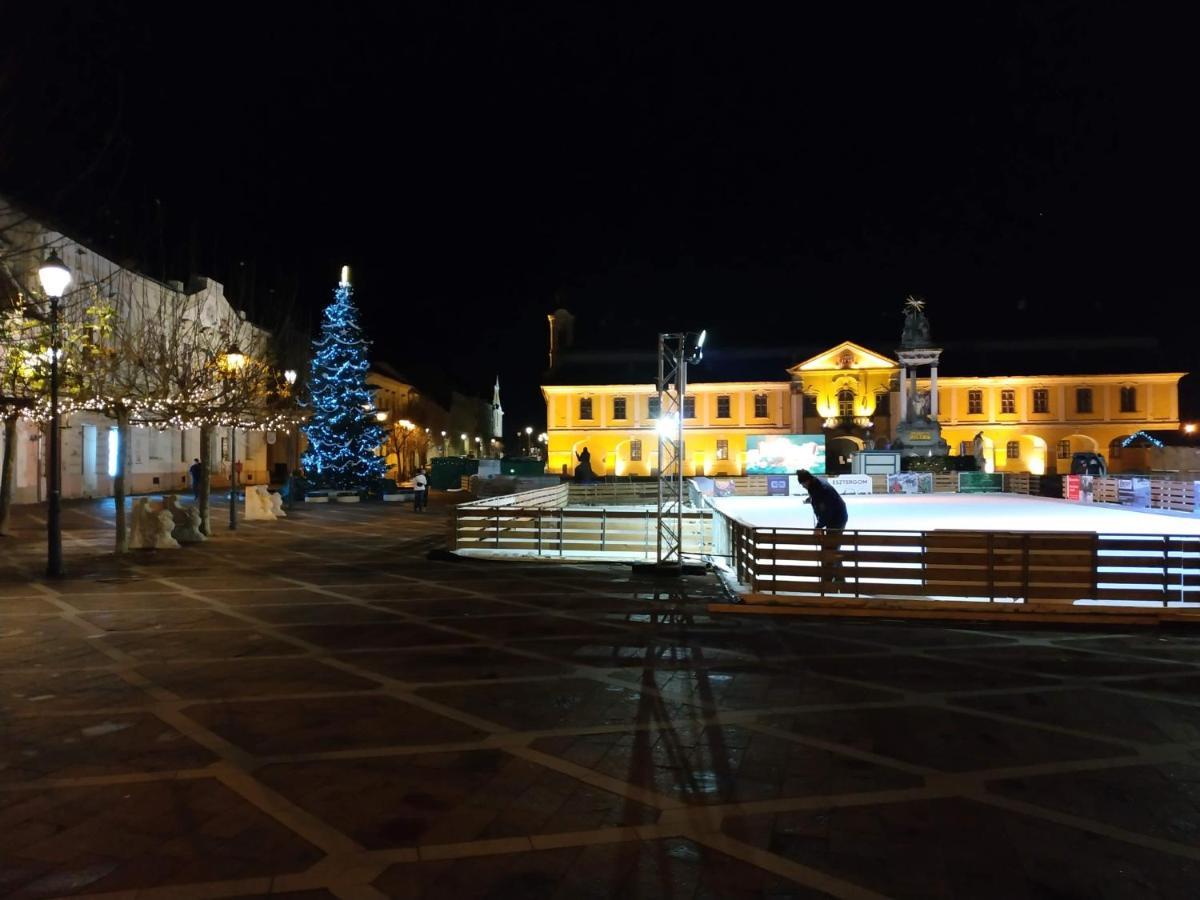 Apartman One To One Štúrovo Zewnętrze zdjęcie