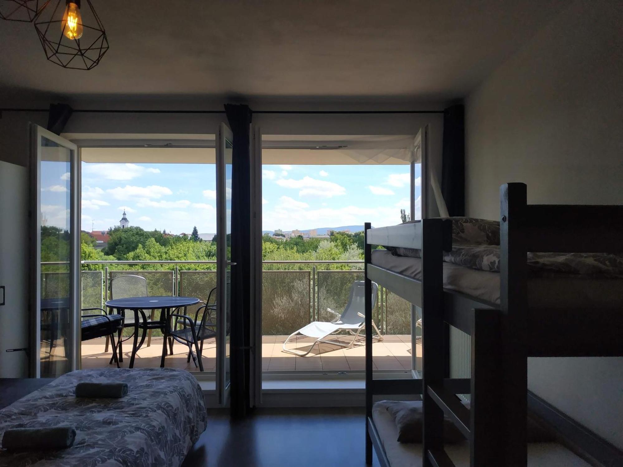 Apartman One To One Štúrovo Zewnętrze zdjęcie